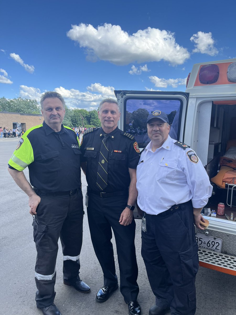 SJXXIIICES's tweet photo. Thank you to the @SJXXIIICES CSC for an amazing BBQ. Many thanks to our staff, families and community partners for making this a memorable and successful event. @YCDSB https://t.co/6lHGNYvlWK