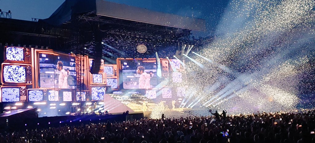 Zoei73's tweet photo. @takethat @GaryBarlow What a show at Swansea tonight! Absolutely loved it. Thank you ❤️ 🏴󠁧󠁢󠁷󠁬󠁳󠁿🥰 https://t.co/TwRFschb8p