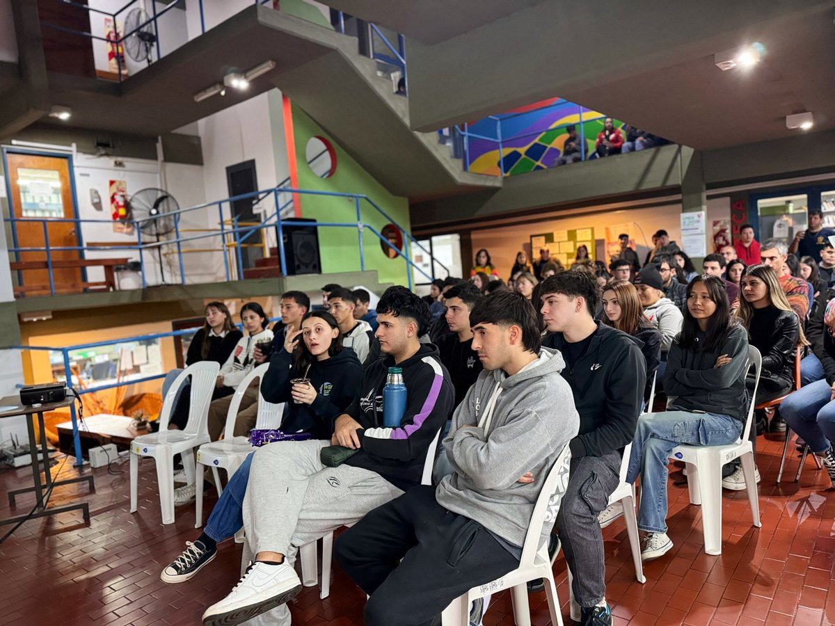 Cómo bajar el consumo de energía en casa? 🔎 Comenzó la charla! Gracias al ISFDyT 5!

#SemanadelAmbiente #Pergamino