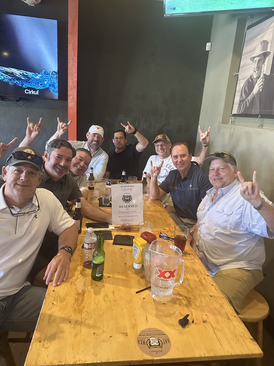 kiesch23's tweet image. Happy hour/birthday drinks. Thanks fellas. Family. Love y’all. Hook’Em!!-!!! @TexasBaseball @TexasLonghorns