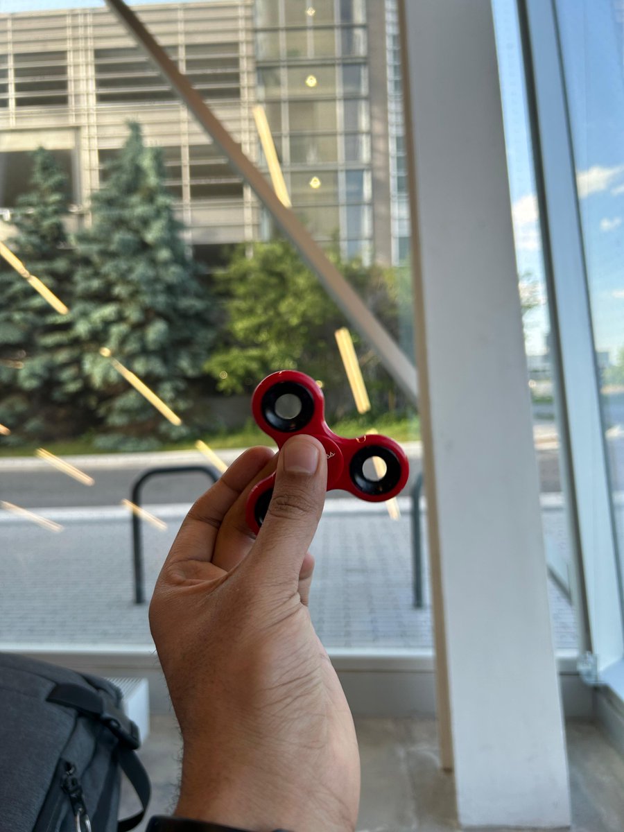 arpitnasa's tweet photo. Flashback to the #FidgetSpinner days! Let's revive this fun trend for more creative and focused office
environments. Who's with me? #TBT #FunAtWork #OfficeCreativity https://t.co/pjXFc9newg