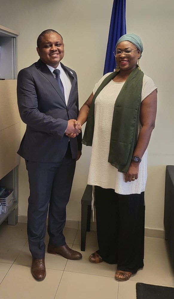 OITAbidjan's tweet photo. #Emploi et employabilité au coeur des discussions jeudi entre @DiopNdeyeCoumba et @hermanndeep, Directeur du Bureau pays du #FIDA en #Civ🇨🇮. 

Le #FIDA cofinance le projet #ProAgroYouth que @OITAbidjan met en oeuvre en #Civ et dans d'autres pays en #Afrique.

@FIDAfriqueOuest https://t.co/95896mwSTk