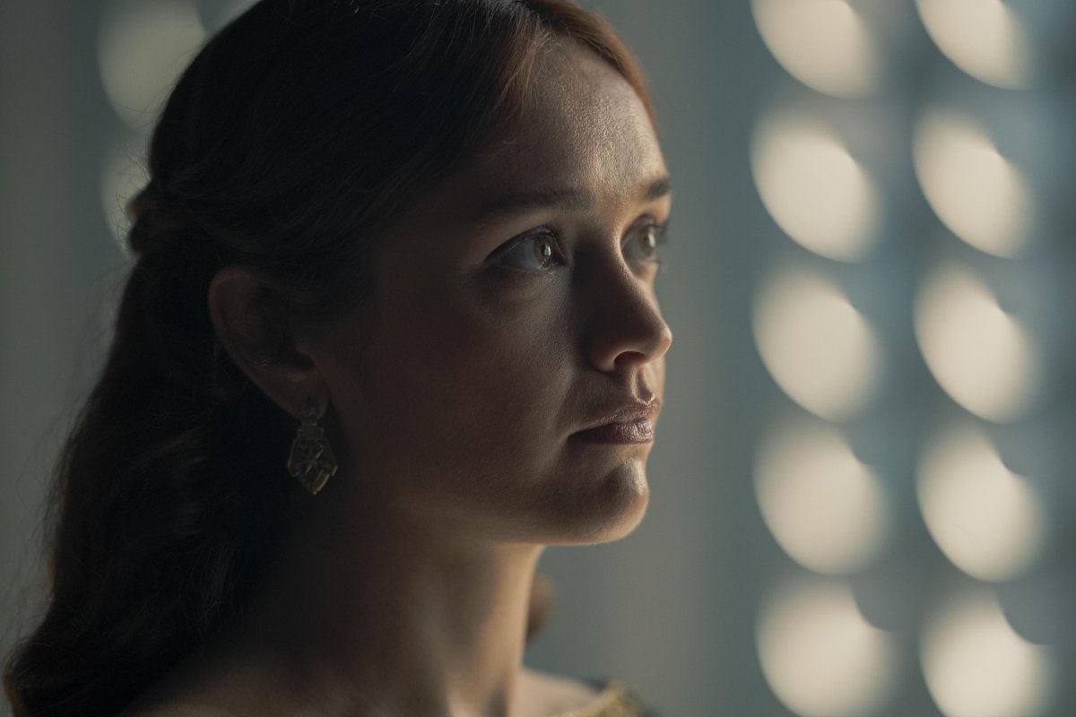 WtDasoiaf's tweet image. "Olivia Cooke is a renaissance portrait of melancholy as Alicent Hightower."