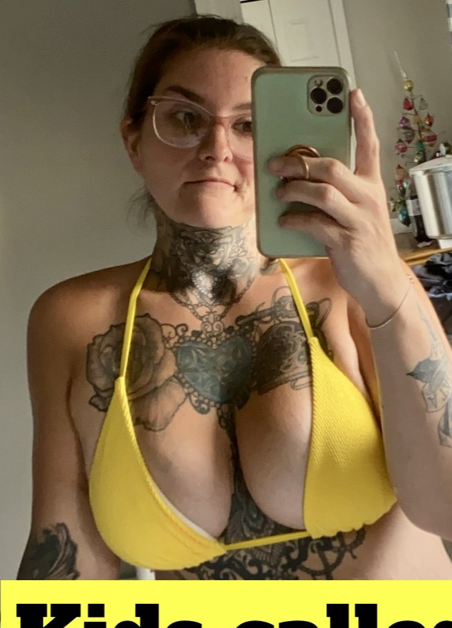 Lindasmith67504's tweet photo. Need a #paypig #sugardaddy #findom asap.  Hit my dm for my Venmo. #noscams #goaway #feet pics available https://t.co/JBSV5h3f2U