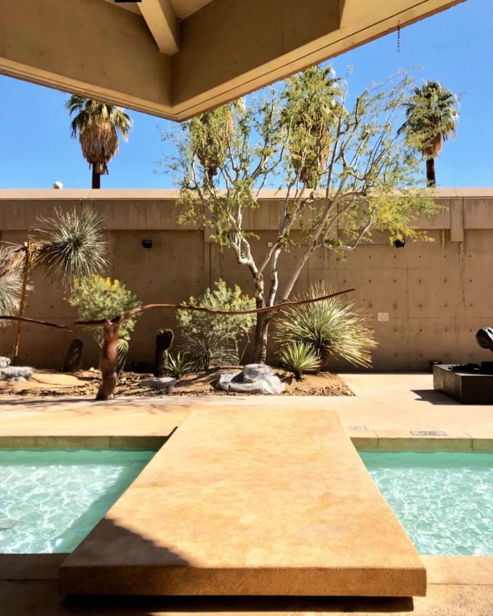 ModernismWeek's tweet image. Sun-drenched sanctuary at the @psartmuseum's Elrod Sculpture Garden 🌞 

📷: #PSModSquad Sabin Ousey