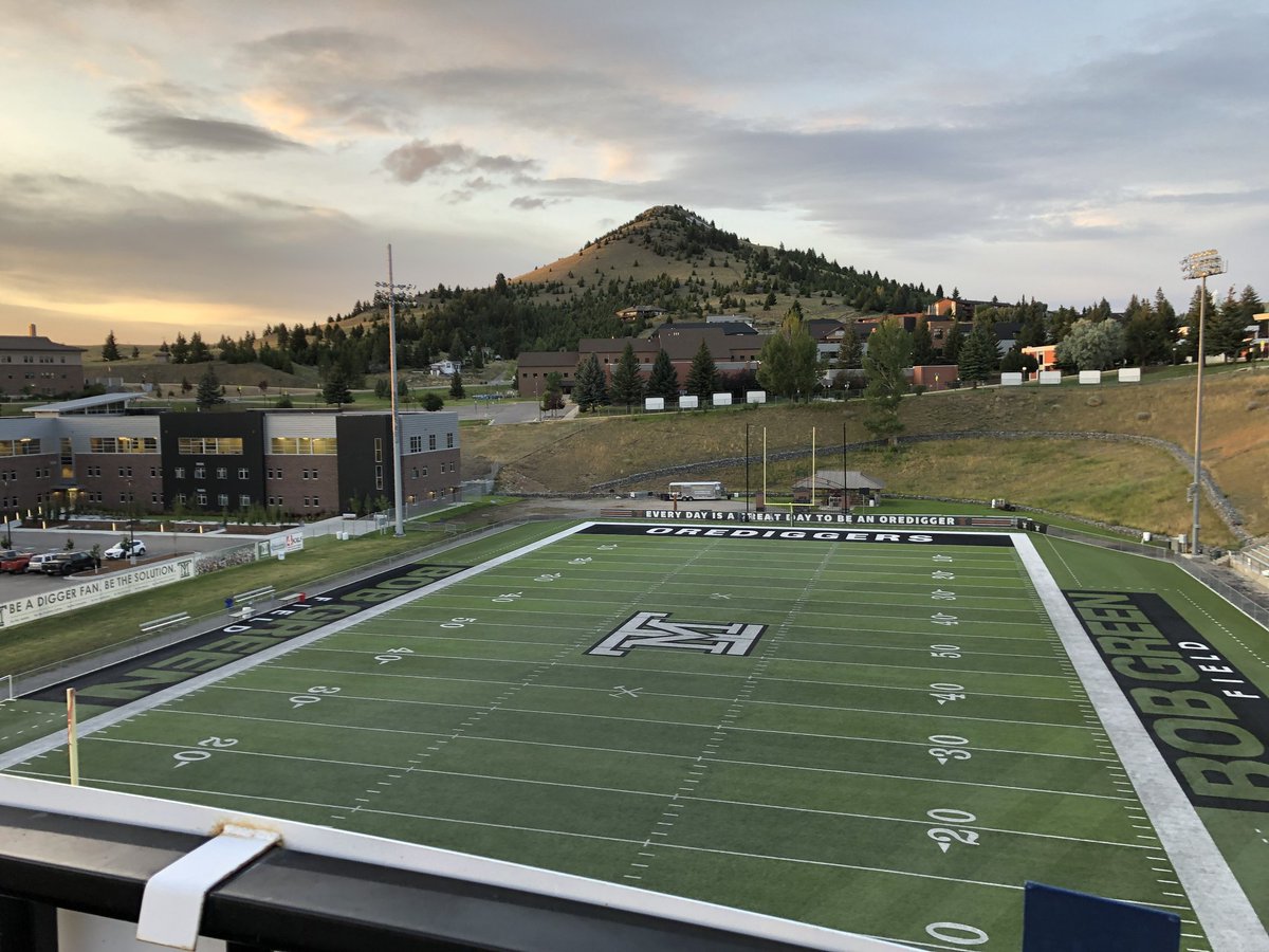 CFBHome's tweet photo. Stadium of the Night 🌚

🏟️ Alumni Coliseum 
✅ Capacity: 2,000
📍 Butte, Montana

Home of @MonTechFootball https://t.co/v1ocZBjaWB