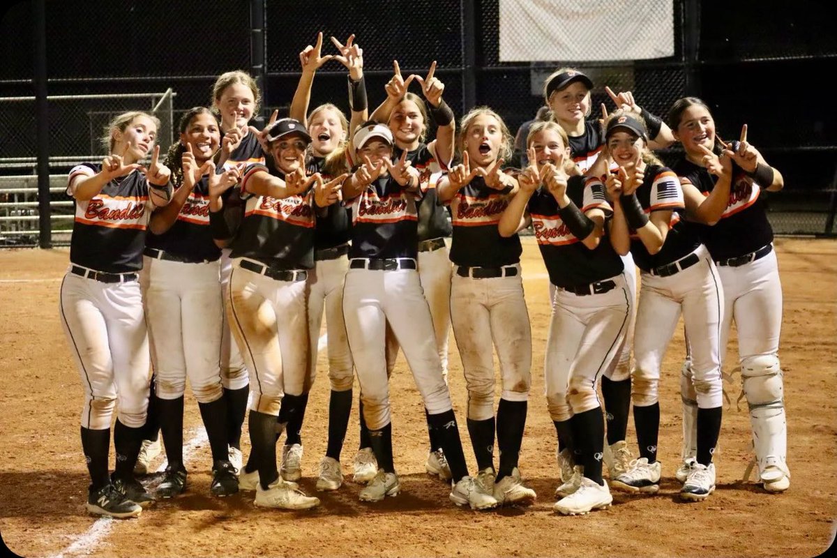 maizyj2029's tweet photo. Last weekend my Bandits team competed in the PGF Super Select 12U championship. We went 8-0, leaving Tennessee as Champions! I was given the privilege to catch @MayaMelendez31 for 4 amazing games this weekend. I am so grateful to be your catcher and teammate. 
#BeveryBandits #PGF https://t.co/qvIorv5odF
