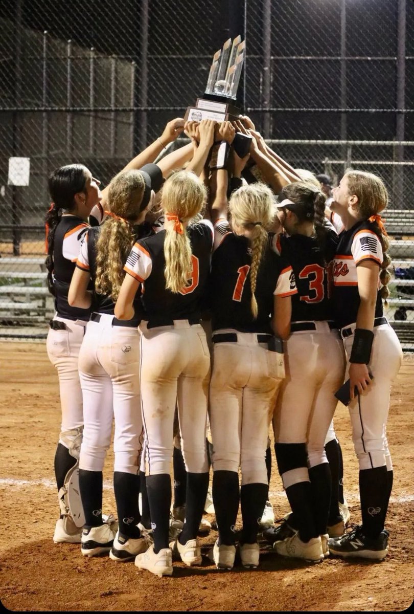 maizyj2029's tweet photo. Last weekend my Bandits team competed in the PGF Super Select 12U championship. We went 8-0, leaving Tennessee as Champions! I was given the privilege to catch @MayaMelendez31 for 4 amazing games this weekend. I am so grateful to be your catcher and teammate. 
#BeveryBandits #PGF https://t.co/qvIorv5odF