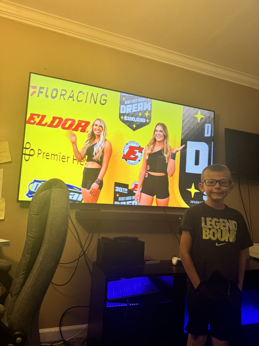 janet_johnson80's tweet photo. @EldoraSpeedway Lucas had to have his pictures with the eldora girls since we couldn’t make it to the track https://t.co/vAG95XuxTj