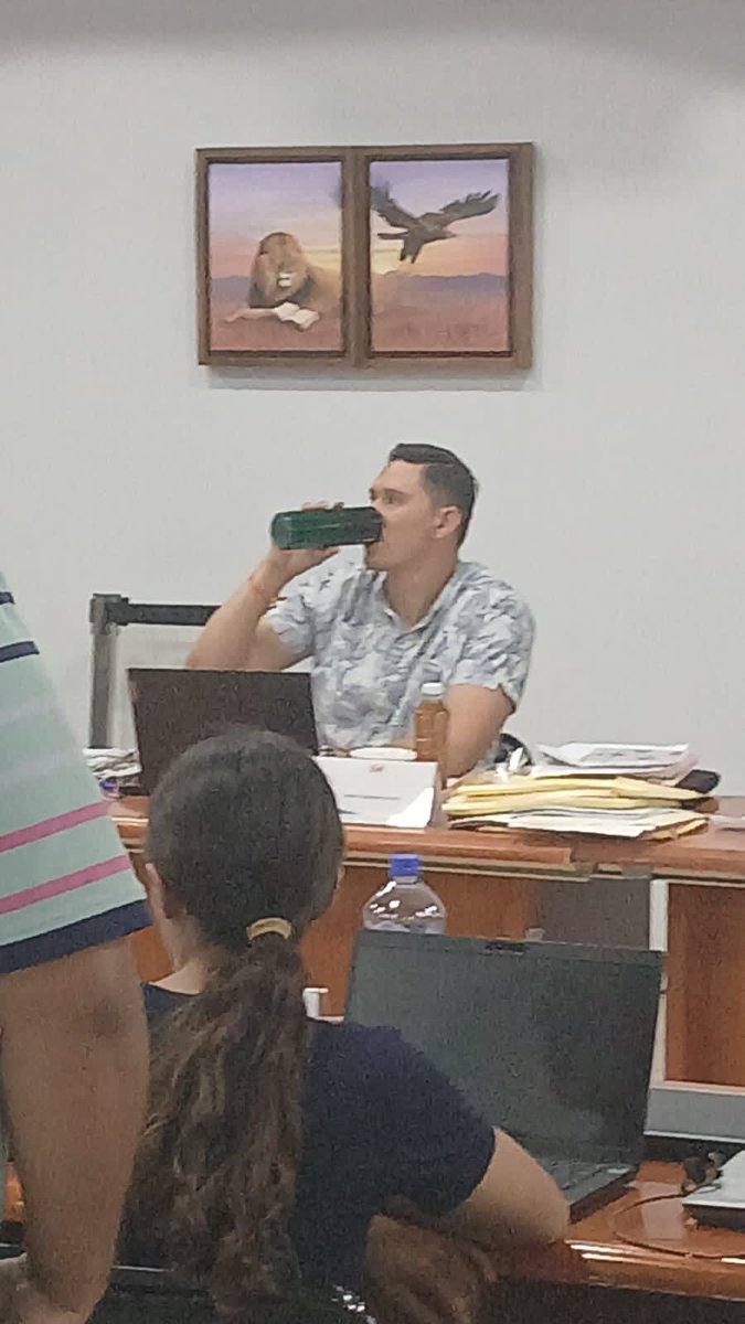 juncalssolano's tweet photo. “Casualmente” quien recibe esas boletas es regidor en GDL del cártel Movimiento Ciudadano, Armando Áviña y el presidente del Consejo Municipal del IEPC. 🐀

#FraudeElectoralJalisco https://t.co/uVXdWnPyql