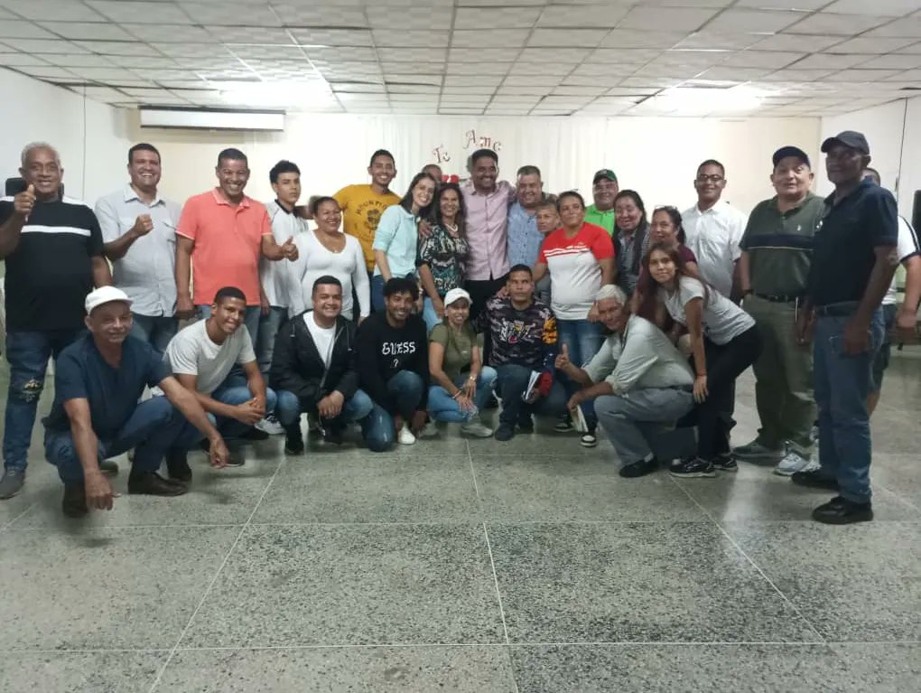 sansimon_ad's tweet photo. #5jun | El voto y la unidad es la fórmula para lograr el cambio, y en eso estamos activados los adecos en la parroquia San Simón.

Reunión del Comité Ejecutivo Parroquial con nuestras autoridades del CES MONAGAS con la presencia de nuestro Secretario General @JavierChaida https://t.co/87AS4hpVct