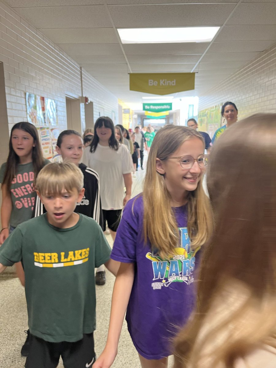 MrsVanEU's tweet photo. The Class of 2031 Clap-Out! - You will be missed within the hallways of East Union! Best of luck as you make your way to Middle School in the fall! 💚👩🏻‍🎓
👨🏻‍🎓💛 Have the best summer!! @deerlakessd https://t.co/5K9Y8nc4hQ