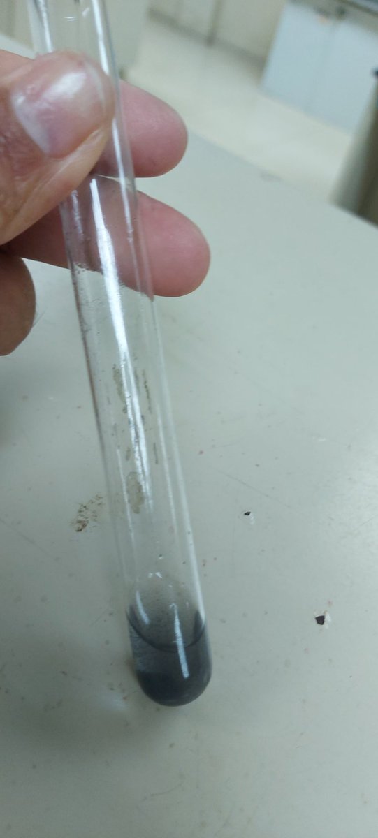 Reacciones de óxido-reducción. Cuando se producen este tipo de reacciones, las disoluciones de los metales, siempre tienen colores muy particulares y llamativos. Curso de laboratorio de QM. Lic. en Farmacia <a href="/UNACHIpanama/">UNACHI</a> <a href="/i4UNACHI/">i4</a> <a href="/vaunachi/">Vicerrectoría Académica Unachi</a> <a href="/jorgelpino/">Jorge Luis Pino</a> <a href="/pacyt_unachi/">PACYT UNACHI</a>