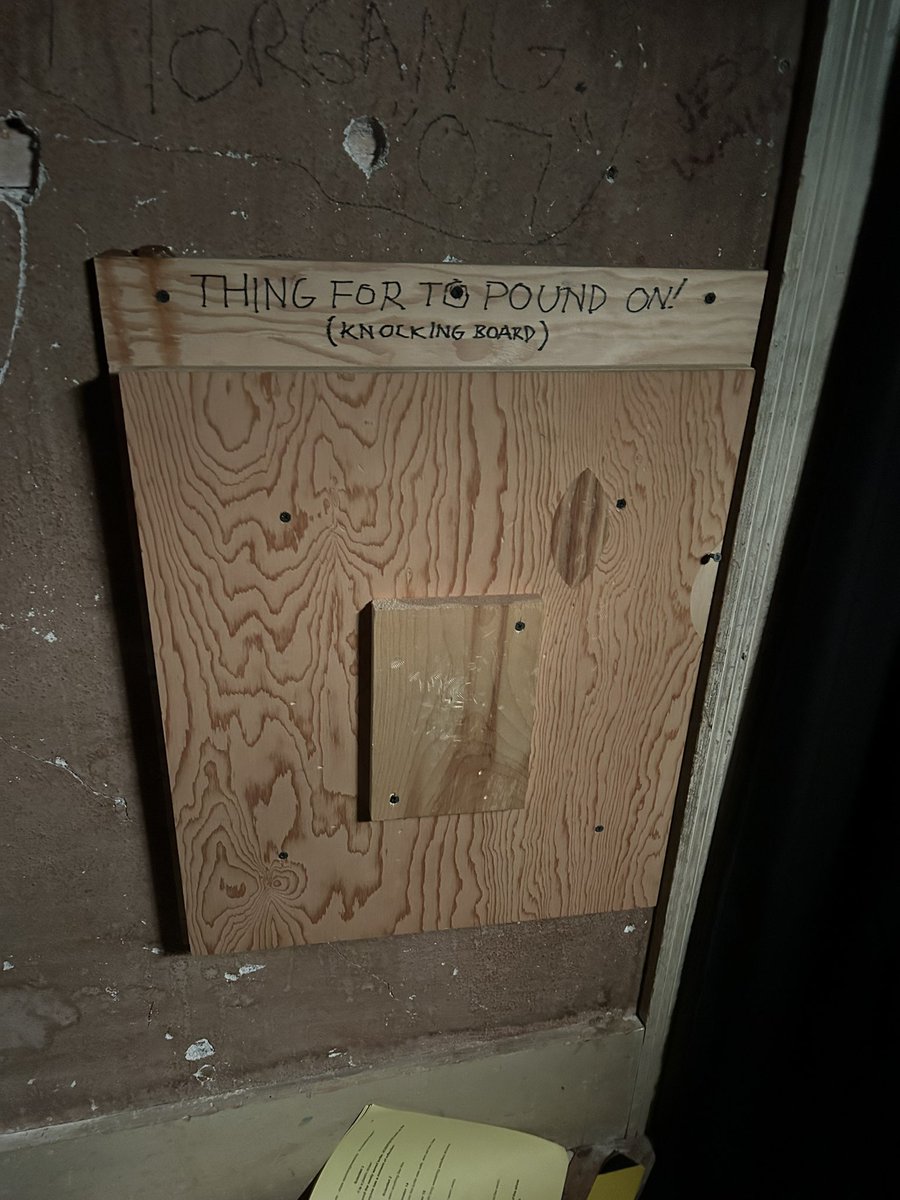 MelissaANathan's tweet image. I don’t remember which show this was put up for but it makes me laugh 

#photooftheday 
#day159