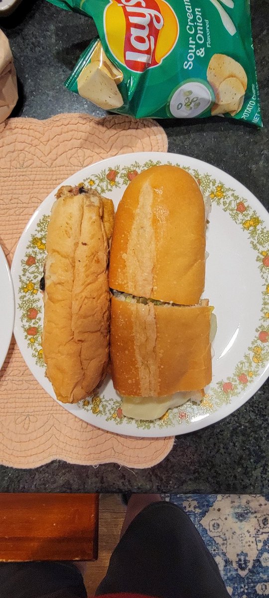tomzitelli's tweet photo. @jerseymikes wyckoff, nj location never fails to disappoint.  look at the difference in these 2 mediums! Width height length...feeling ripped-off https://t.co/TbPF2wxlSr