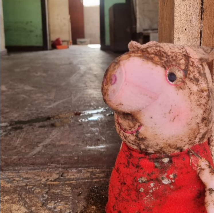 SOSChildrenUSA's tweet photo. Abandoned meals, toys left behind, clothes in the washer—this was the scene at SOS Children's Villages in Porto Alegre, #Brazil after the recent floods. 

Now families need help to rebuild their lives. 💔Any amount will help: https://t.co/4nLDF4b38G https://t.co/JKmF0S0RYm