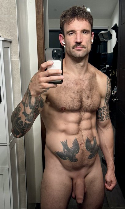 Watchu doing? 👨🏻🥖👀 https://t.co/XILkPw4cyz https://t.co/NBba5pWZsd