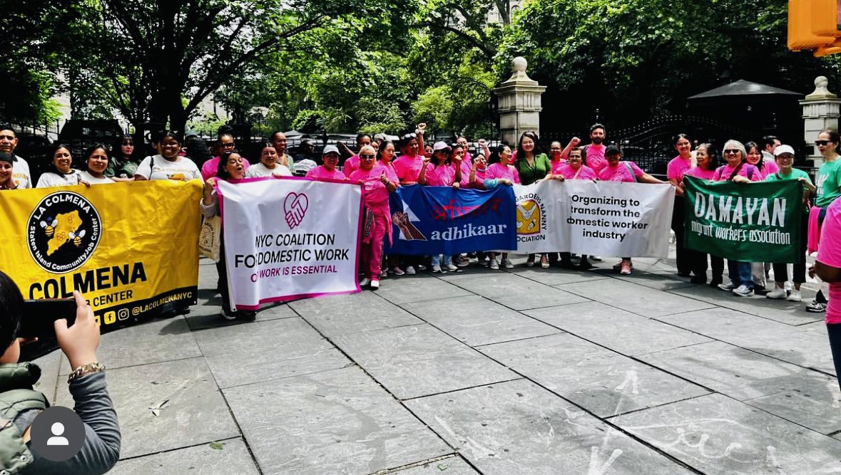 LaColmenaNYC's tweet photo. 📢Today the NYC Domestic Worker Coalition @NYCC4DW rallied outside of City Hall for Domestic Workers!

Our movement of Domestic Workers keeps growing &amp; we are ready to go in full force this FY25 ✊🏽.

Stay tune! https://t.co/0VLHiBzLVs