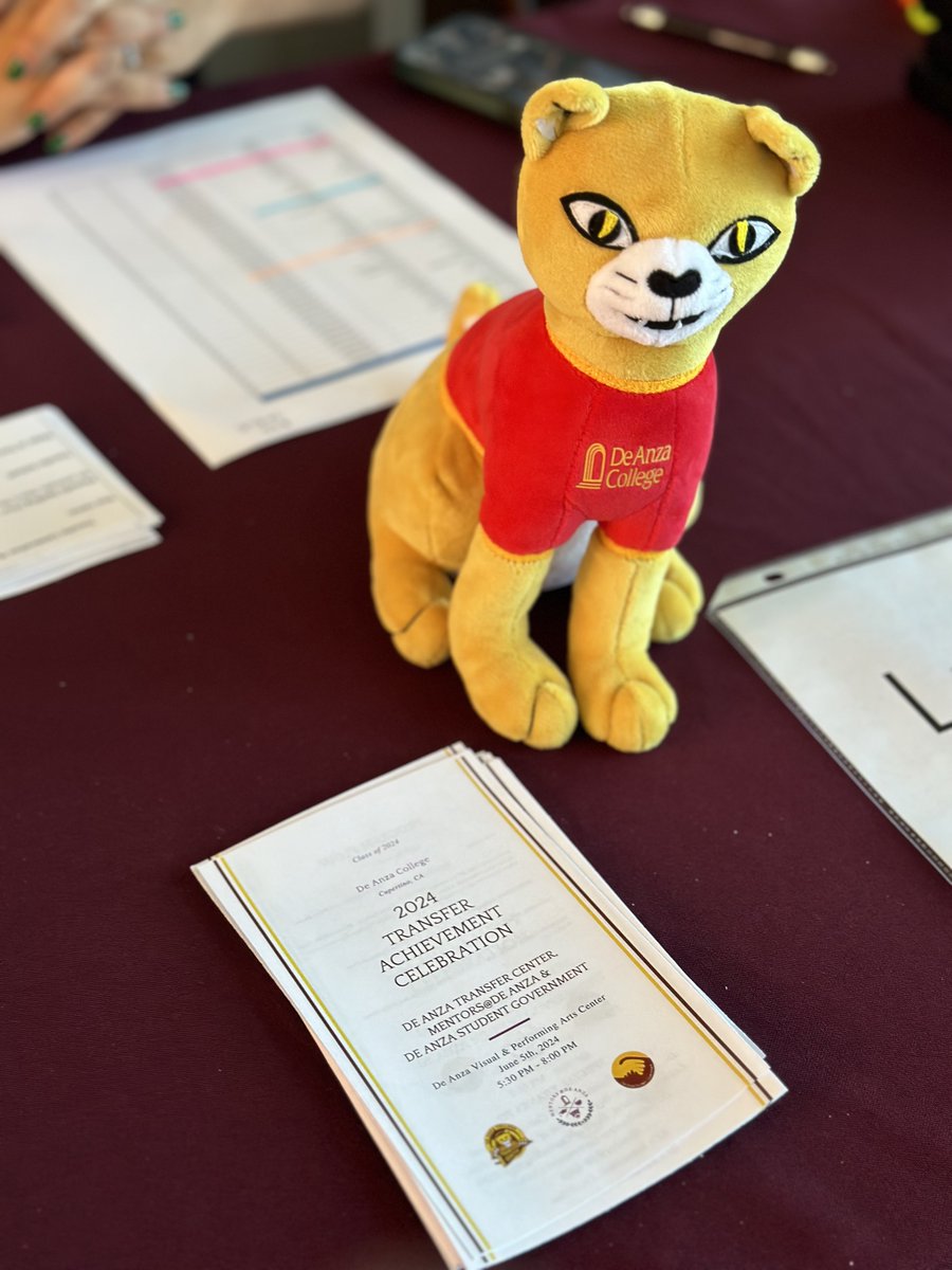 deanza_college's tweet image. 🏆  The Transfer Center Achievement Celebration was great! As always, our students are transferring to all of the terrific #UniversityofCalifornia and #CSUs, plus other amazing universities like @Columbia, @Stanford, @MIT and many more 🧑‍🎓deanza.edu/graduation #TopsinTransfer