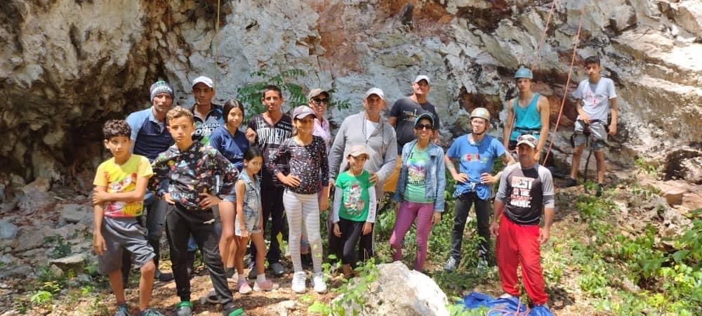 Gibaravision2's tweet photo. #Deportes/ En saludo a la Campaña Internacional por el "Día del Desafío", profesores de Recreación, se dieron cita en la Comunidad de "Los Hoyos", para  desarrollar el Evento de Escalada Deportiva. #Gibara resultó destacada en esta importante jornada a nivel provincial. https://t.co/t2aXnzoYzc
