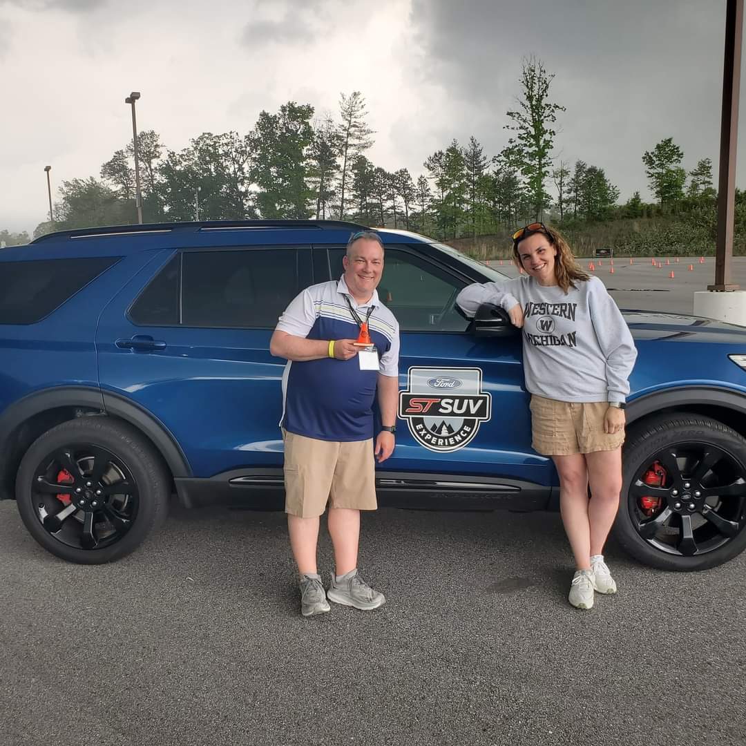 WHteamofficial's tweet photo. Congrats to the drivers with the best week 9 @CastrolUSA Edge Auto-X times at @FordPerformance #STSUVExperience Asheville, NC.

🏁Wes Bond 29.433
Eric Wallenstein 30.586
David Drost 30.662 

#asheville
#castroledge
#edgest
#explorerst
#fordperformance
#fordperformanceracingschool https://t.co/PrO5gouzmG