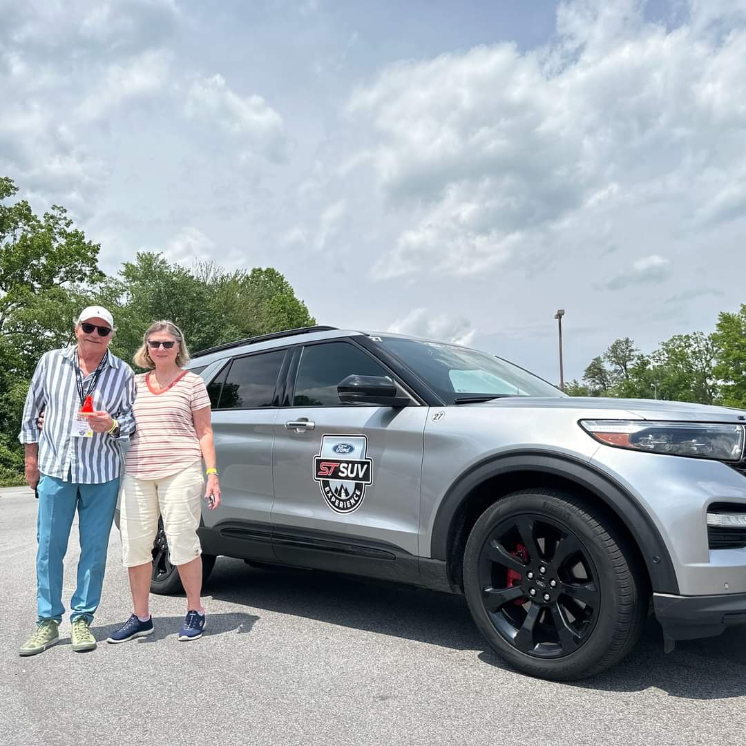 WHteamofficial's tweet photo. Congrats to the drivers with the best week 9 @CastrolUSA Edge Auto-X times at @FordPerformance #STSUVExperience Asheville, NC.

🏁Wes Bond 29.433
Eric Wallenstein 30.586
David Drost 30.662 

#asheville
#castroledge
#edgest
#explorerst
#fordperformance
#fordperformanceracingschool https://t.co/PrO5gouzmG