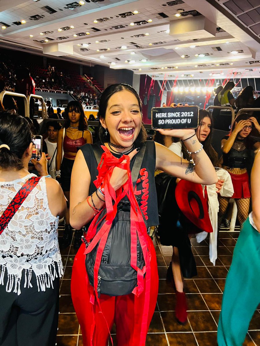 shewallsred's tweet photo. 𝟺 𝚍𝚎 𝙹𝚞𝚗𝚒𝚘, 𝚀𝚞𝚎𝚛𝚎𝚝𝚊𝚛𝚘 𝙼𝚎𝚡𝚒𝚌𝚘 🇲🇽
louis me señalo por el cartel que traia en mi celular, una de mis personas favoritas sabe que lo he apoyado desde sus inicios y que estoy orgullosa de el, hablare de esto toda mi vida. https://t.co/t7yu7U9a08