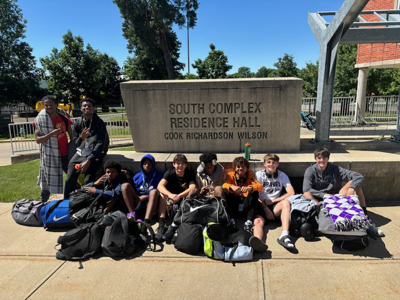 BSHSHoops's tweet photo. The Braves are settling in at the NWMS basketball camp. Braves go 2-1 on day 1! #Bravesbasketball #BonnerSprings #nwms #Basketballcamp https://t.co/KwZqTo4yq4