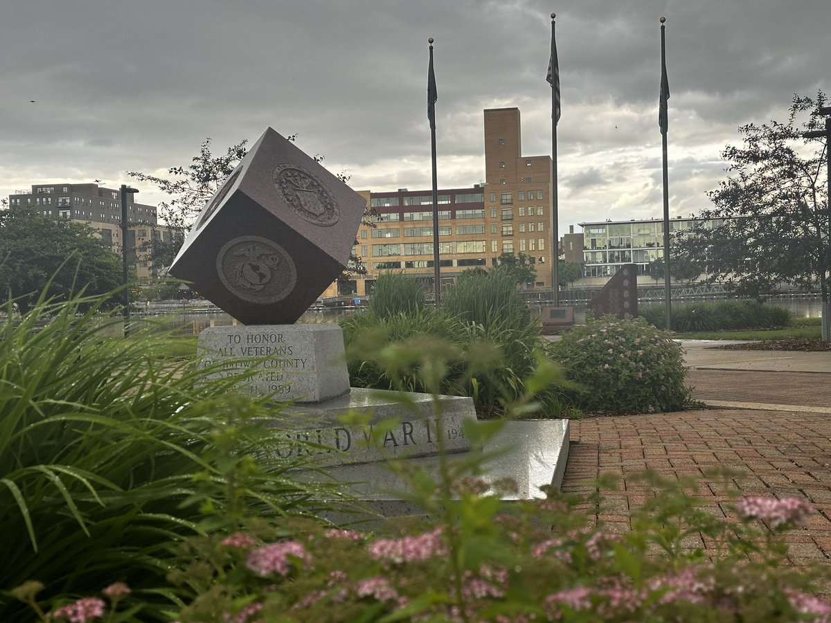cjkaras023's tweet image. Green Bay’s War Memorial. It was lightly raining, so the cloud break added a cool effect.