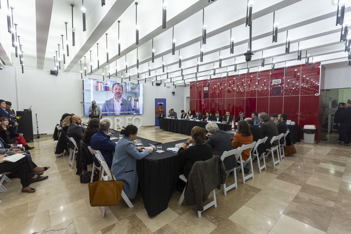 Ha sido un gusto ver los avances de nuestro programa de apoyo al desarrollo de la industria de hidrógeno verde en Chile, junto a <a href="/JMBenavente/">JoseMiguel Benavente</a> en <a href="/Corfo/">Corfo</a>, y otras autoridades.  Esta es la primera operación de <a href="/el_BID/">Banco Interamericano de Desarrollo</a> de este tipo en toda la región. Chile está en una posición