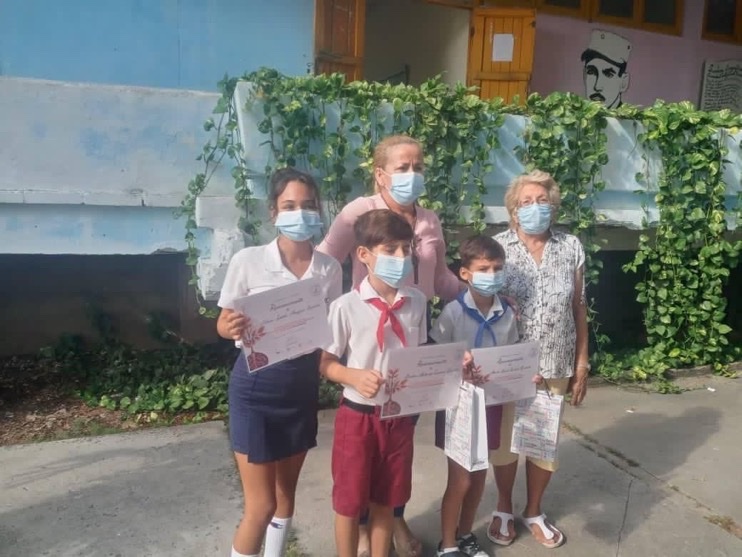 Gibaravision2's tweet photo. 👉Pioneros gibareños se alzan con Premio especial y mención en el Concurso del programa de televisión Cultivar Conciencia. 

Felicidades!! 
@CubaEducacion https://t.co/VwB1PoQ7FQ