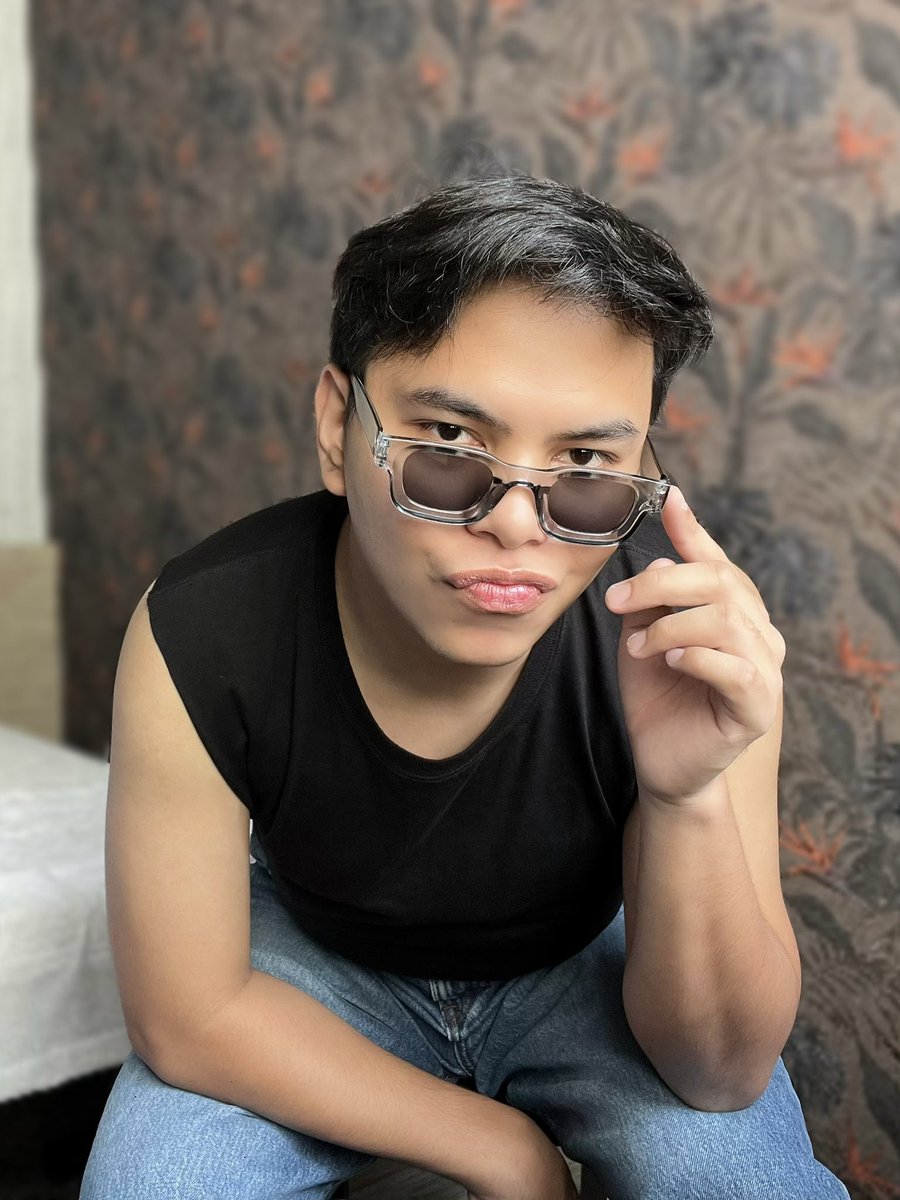 batacan_stephen's tweet photo. TGIF 😘 https://t.co/d1XU59fwbV