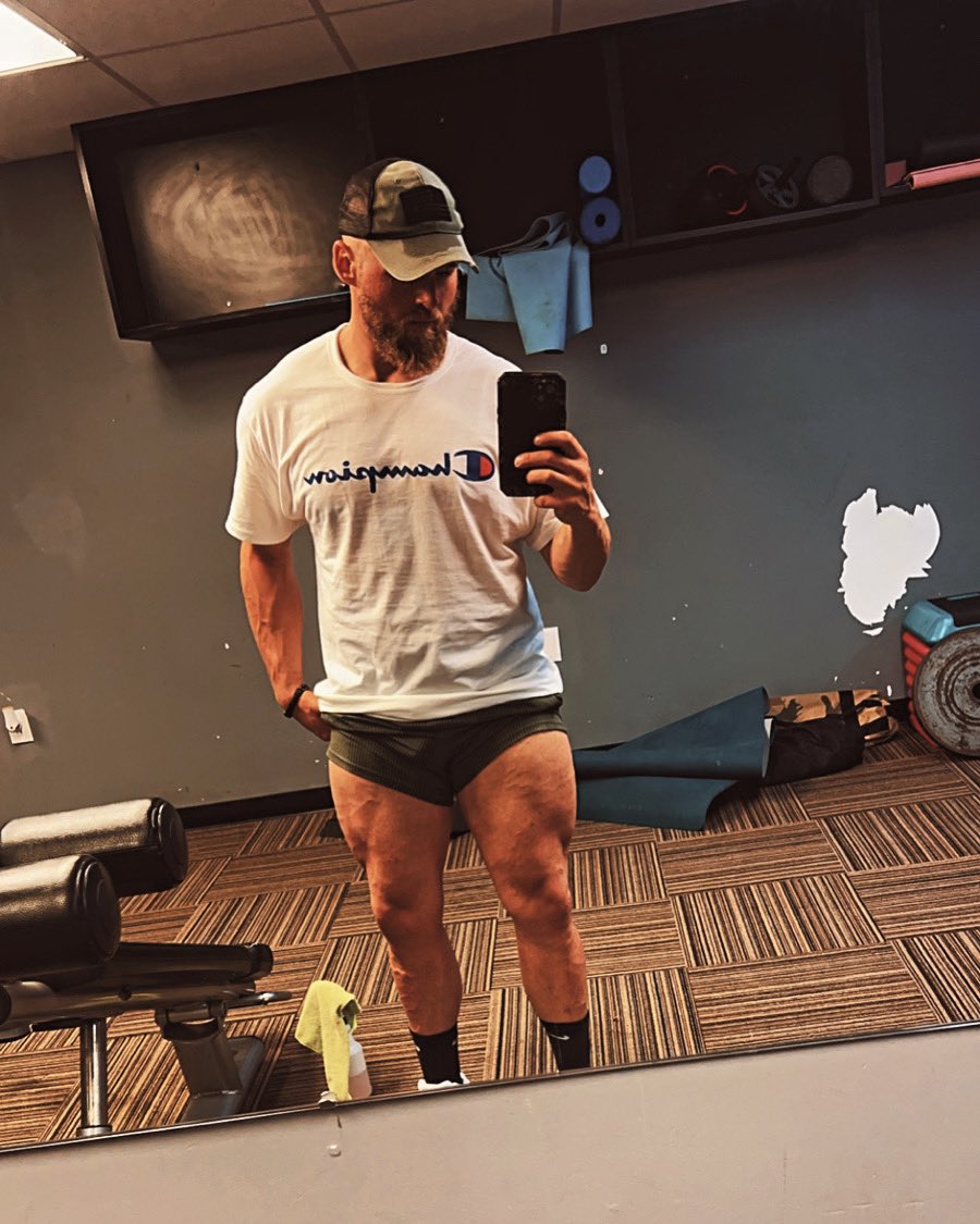 xSupaSteve's tweet photo. Be a Champion today
#legday #lift #bodybuilding https://t.co/Ap9fYvgBUV