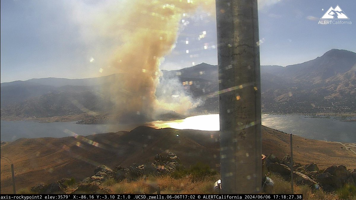 DanielFireTruck's tweet photo. New Brush Fire Wofford Blvd, Wofford Heights, Kern County.
Air Attack 410, Air Tankers 16, 88, 100.
IC is requesting additional resources for structure protection as well as Evacuations for the area of Tuttle Rd. https://t.co/g2fjAdKrs6
