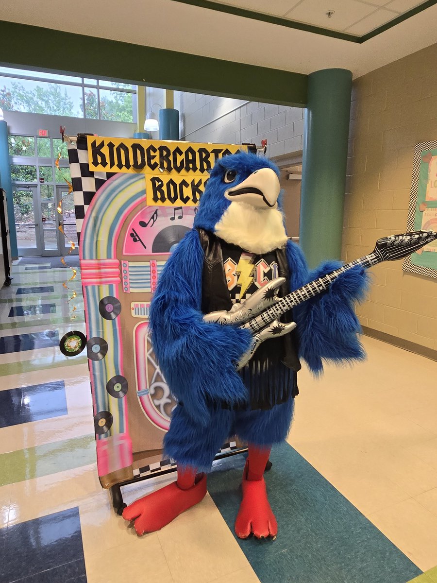 NFP_Elementary's tweet image. KINDERGARTEN ROCKS!!!! 🎸  We enjoyed meeting all our new K families tonight! These kids&apos; excitement to go to school is so contagious! 🥰 Welcome class of 2037!!!
