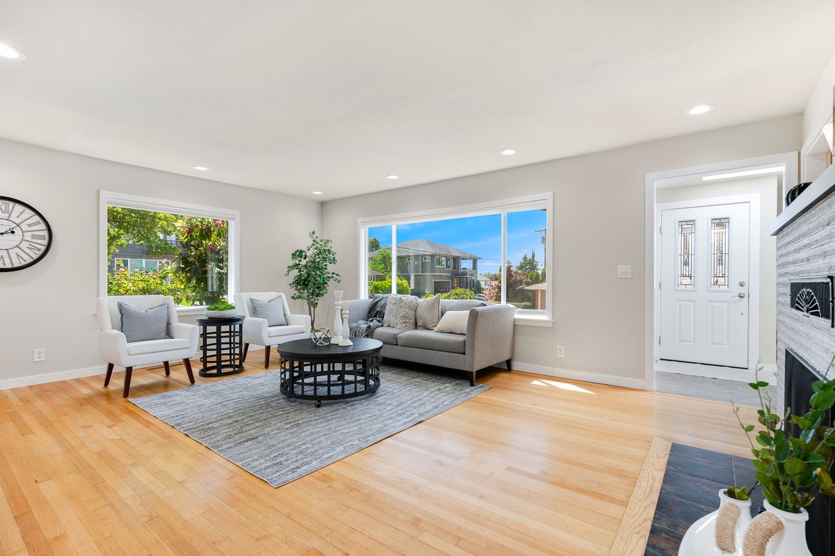 RhondaMMorton's tweet photo. JUST LISTED ~ Phenomenal Lower Kennydale location with bonus suite above the garage with kitchen+Bath. Double lot, close to everything and easy commute. Open Friday 6/7 4-6pm, Sat 6/8 &amp; Sun 6/9 1-3pm.  More details at https://t.co/zIUtihki98 https://t.co/2QWW6iWubn