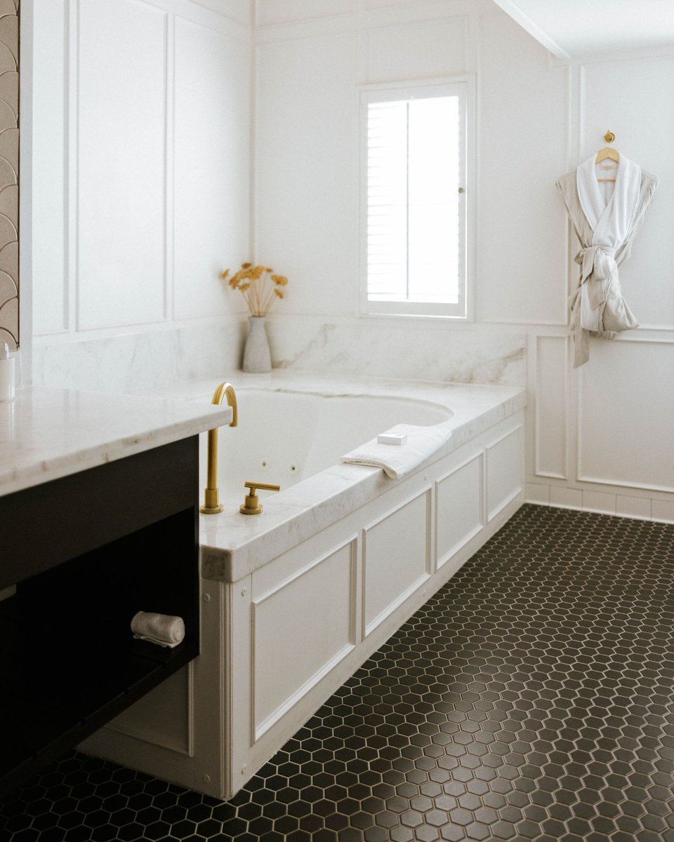VisitSYV's tweet image. The Landsby is a boutique hotel in the heart of Solvang that makes your stay feel effortless and luxurious. Everywhere you turn are little details worth noticing, from their gorgeous bathrooms to their in-house restaurant, Mad &amp;amp; Vin. Book your stay today: bit.ly/3UNbdoZ