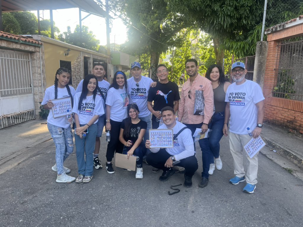 Hoy en Mañonguito 📍 llevando el mensaje de la #Unidad a donde nadie se mete pero debe llegar🇻🇪 
<a href="/EdmundoGU/">Edmundo González</a> presidente #adecosconEdmundo