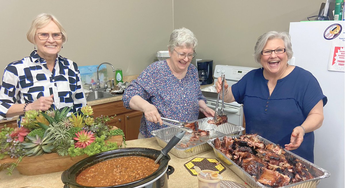 USA Rice Paddy Tour 🌾🚌 // Arkansas: They visited Keith Freeland, a local grower, the Arkansas Experiment Station, &amp; the Dale Bumpers National Rice Research Centre. They were lucky to experience genuine southern hospitality at a BBQ the Arkansas Rice Growers Association hosted.