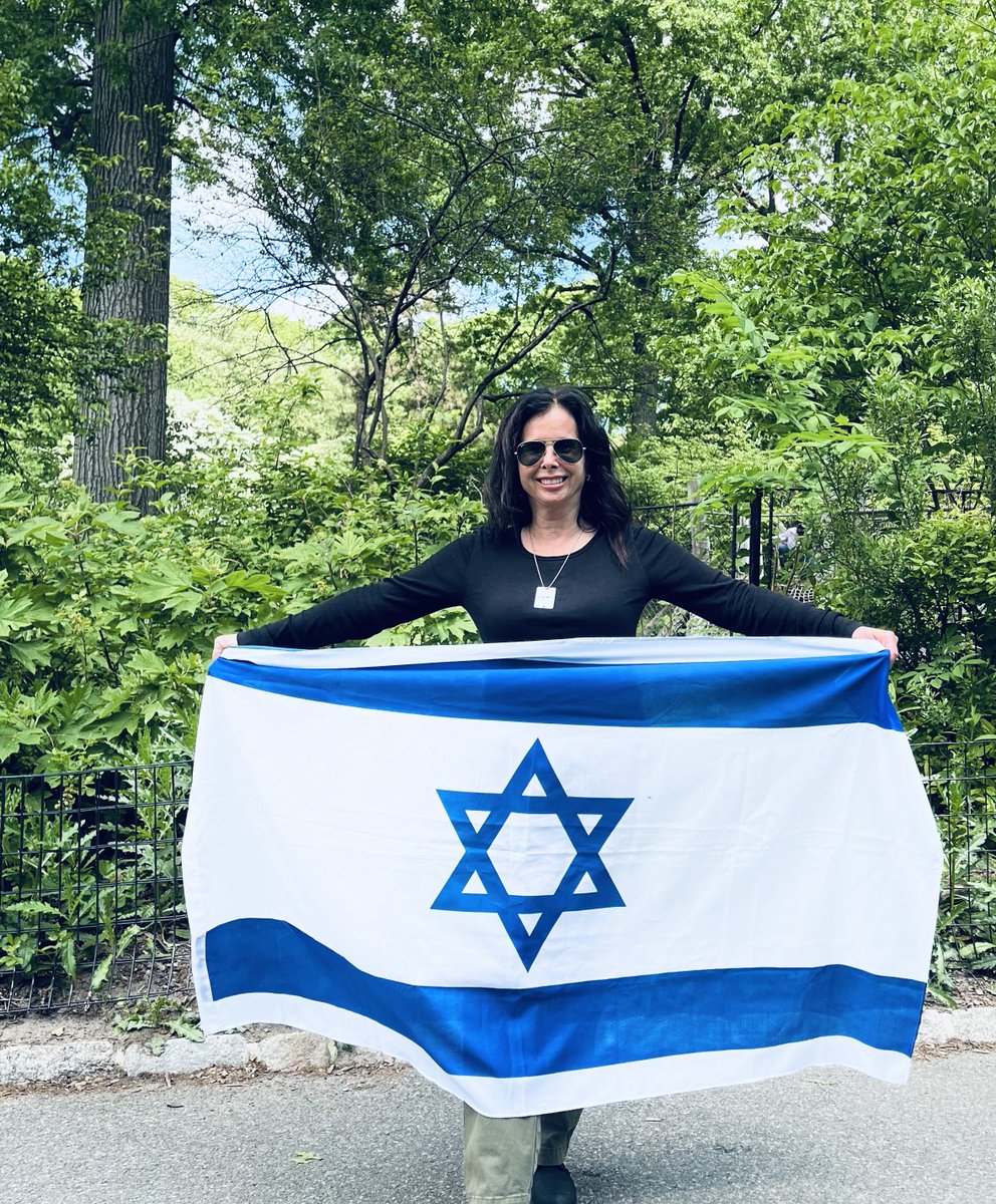 Beth Phillips tweet media