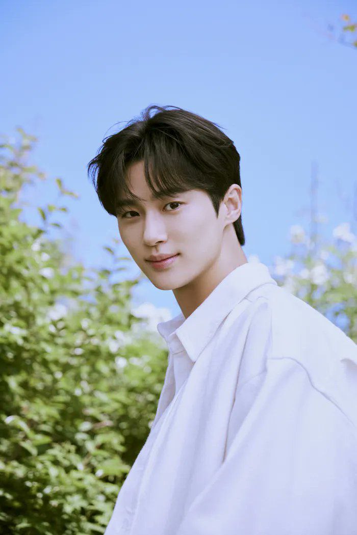 kdrama_menfess's tweet photo. •kdm•
wooseok: knp fans intl suka sm aku ya? tiket fanmeet sold out 5 menit. keren bgt! pdhl kulturnya beda, tipe cowo yg disuka jg pasti beda kan?

jurnalis: itu krn kamu bertalenta dan ini diapresiasi di negara apapun

abis itu WS malu dan senyum²🤣

cr: fallinbeen https://t.co/AHfEhrLioh
