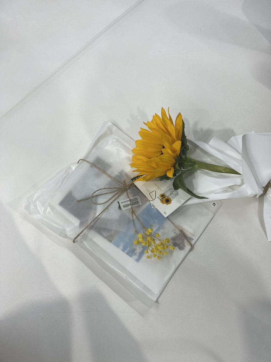 fullsuni_00's tweet photo. @SFgarden0606 

#sunflower_garden_HC

해바라기만큼 꽃집도 너무너무 예쁘게 잘 꾸미셔서 덩달아 기분이 좋아지는 것 같아요
덕분에 너무너무 행복한 해찬날을 보냈어요🌻 https://t.co/FN4LDITb2d