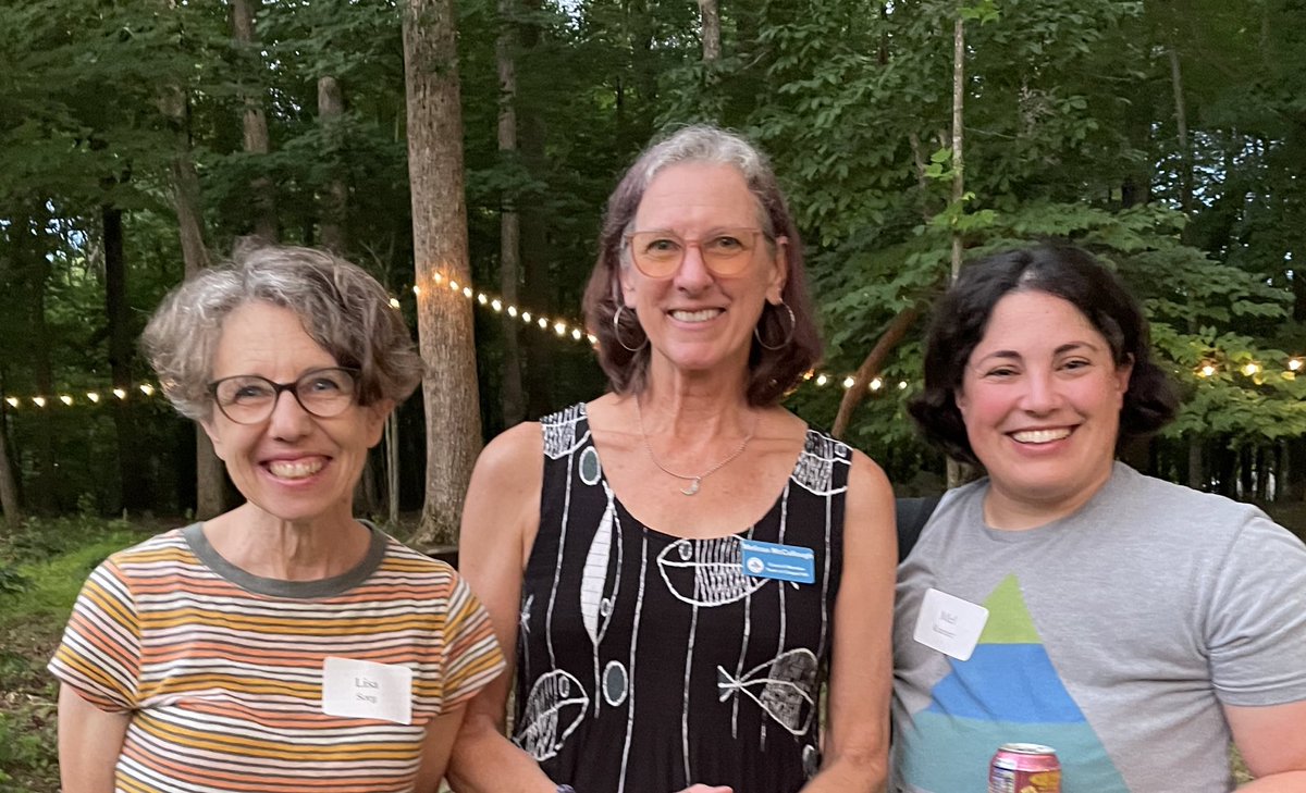 MelissaMcCull20's tweet photo. Here eating great food at Graig and Kym Meyers, with award-winning journalists Lisa Sorg (Nat’l Press Foundation) and Melody Kramer (Peabody!) for a fundraiser for Beacon Media!  They’re syndicating the good word!! https://t.co/kJFqufj6Zn