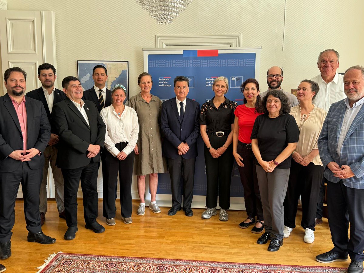 RectorUNAP's tweet photo. EDUCACIÓN  Y DEMOCRACIA | Como #UNAP integramos una comitiva de 7 universidades que visitamos Noruega, para conocer experiencias de instituciones que trabajan por la protección de la conversación democrática en las aulas. 

Más aquí:
https://t.co/hxsr5isPzN 
#Iquique #UNAP #CUECH https://t.co/c0wpH3sEOs