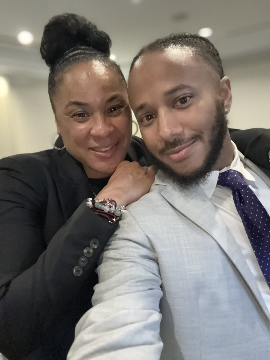 DID YOU SHAKE MY HAND?! tweet media