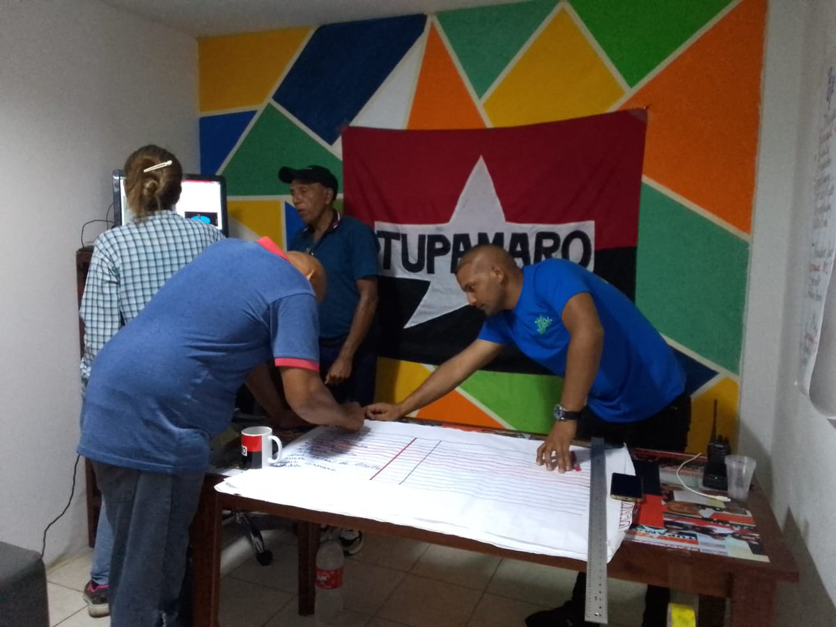 Con motivo a fortalecer el trabajo electoral, nos vinimos a la sala situacional en el Municipio Papelón. Donde en colectivo revisamos los 1x+TUPAMARO. Solo el trabajo en equipo logrará la victoria este #28J.

<a href="/NicolasMaduro/">Nicolás Maduro</a> <a href="/TupamaroMRT_/">Movimiento Revolucionario TUPAMARO Vzla.</a>
#ConNicoMásHogares