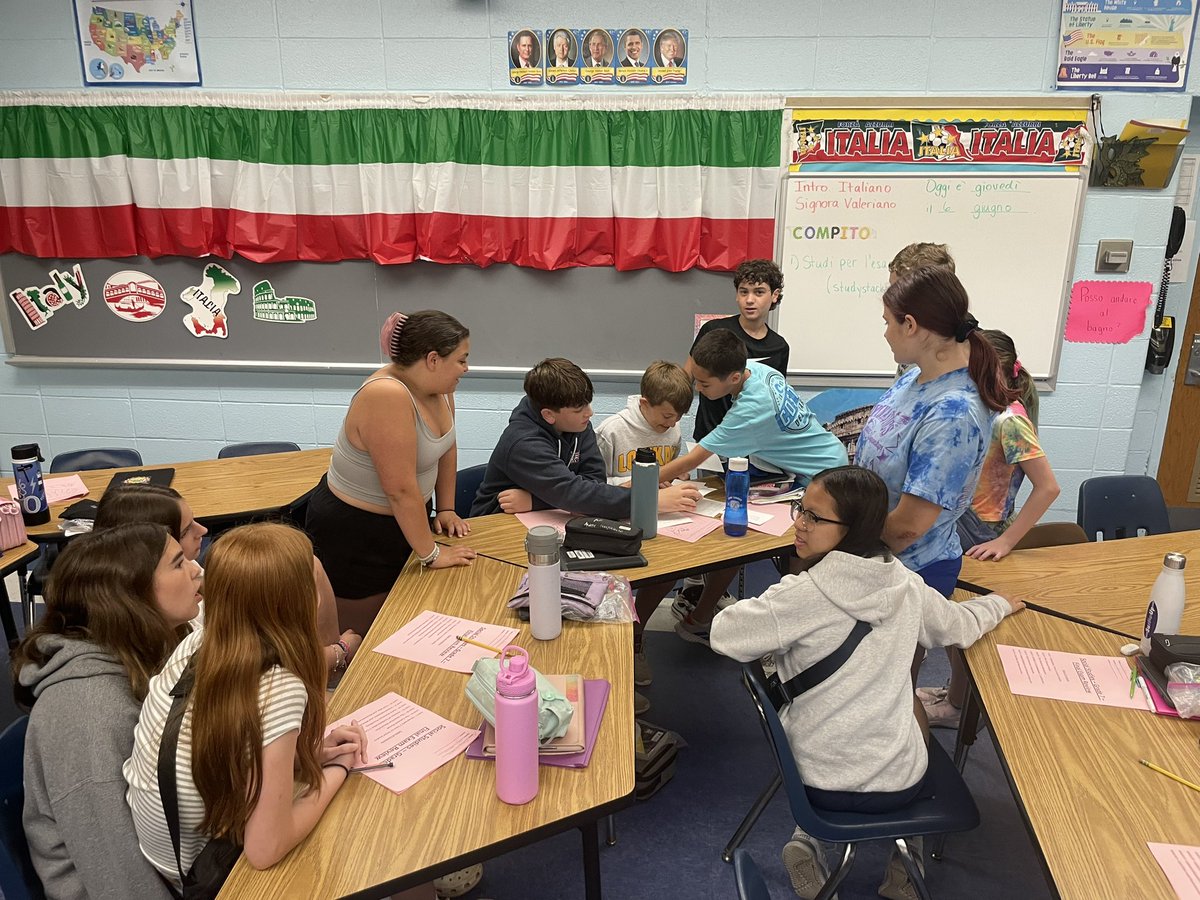 Today Sarah and Avery former students of Mr. Melish’s class taught <a href="/OMS_NY/">Oceanside MS</a> 7th graders a lesson on local government that they planned as part of their AP Experience project. Well done! @JMazun7