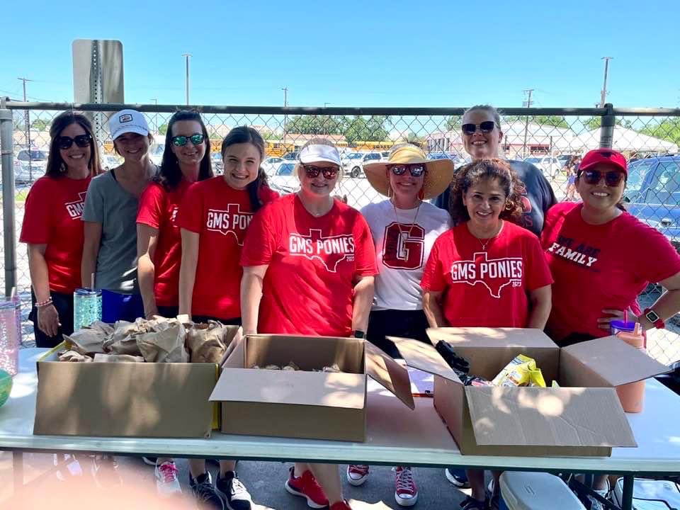 What a special lunch with this fantastic GMS team. Grateful to serve lunches and play with some awesome students in our community together. ⁦<a href="/GRACEGrapevine/">GRACE</a>⁩ ⁦<a href="/GrapevineMiddle/">Grapevine Middle</a>⁩ #PonyProud
