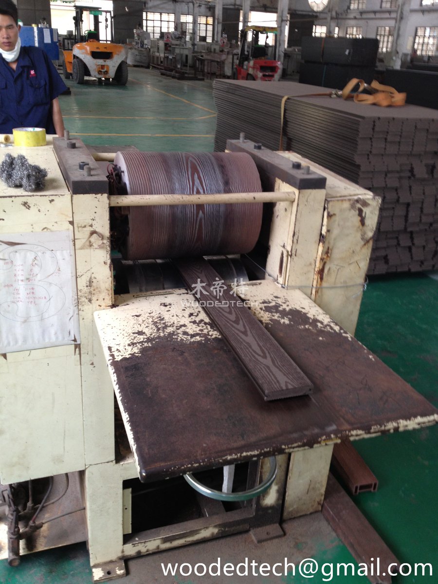 woodedtech_com's tweet image. How we get the outdoor WPC decking wood grain.
#wpcdecking #wpc #wpcdeck #outdoordecking #outdoorwpcdecking