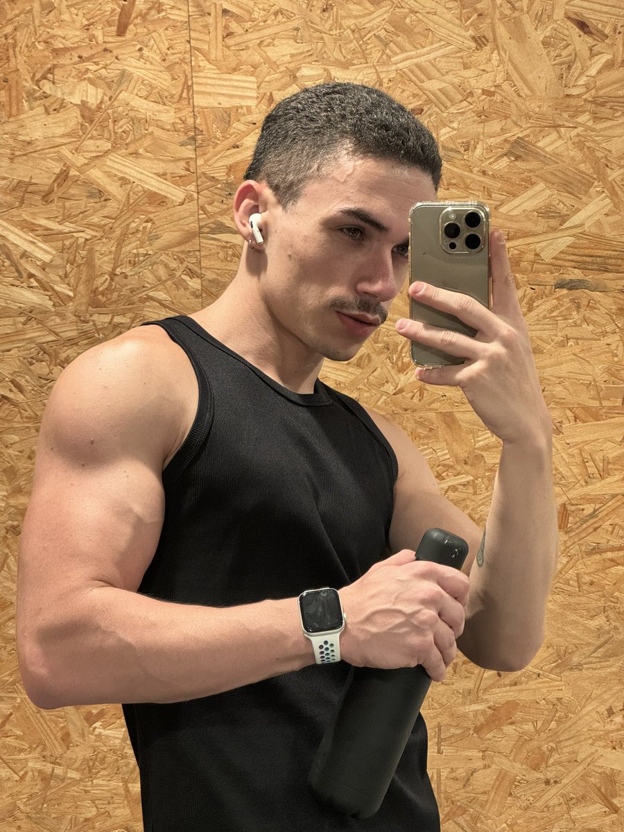 itslittlecry's tweet photo. Diga que você treina na Smart Fit sem dizer que você treina na Smart Fit 😂 https://t.co/bNNXaweBw7